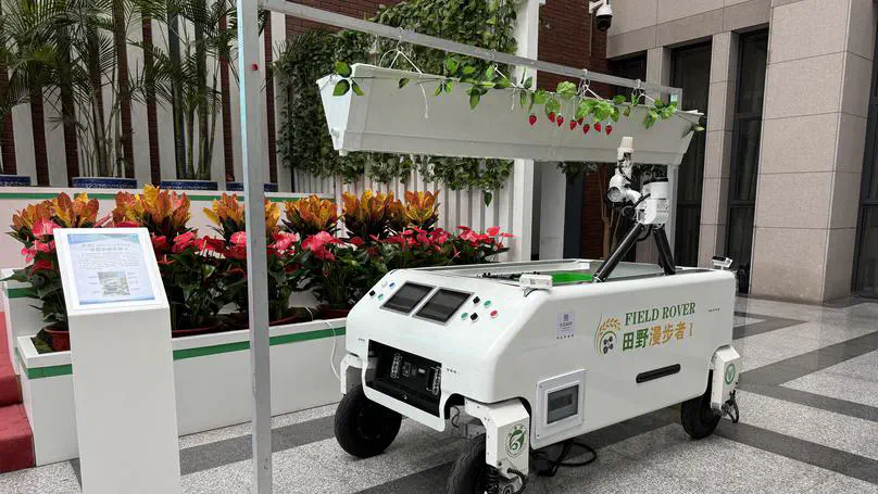 S-H Robotics Lab Demoed the HarvestFlex Strawberry-Picking Robot to the Ministry of Agriculture Leadership